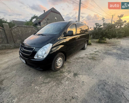 Черный Хендай H-1, объемом двигателя 2.5 л и пробегом 300 тыс. км за 8400 $, фото 7 на Automoto.ua