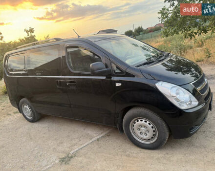 Черный Хендай H-1, объемом двигателя 2.5 л и пробегом 300 тыс. км за 8400 $, фото 21 на Automoto.ua