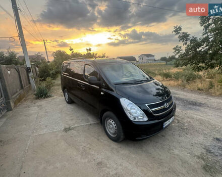 Черный Хендай H-1, объемом двигателя 2.5 л и пробегом 300 тыс. км за 8400 $, фото 5 на Automoto.ua