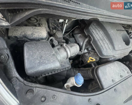 Черный Хендай H-1, объемом двигателя 2.5 л и пробегом 300 тыс. км за 8400 $, фото 8 на Automoto.ua