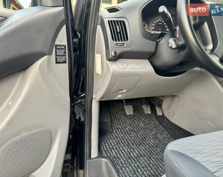 Черный Хендай H-1, объемом двигателя 2.5 л и пробегом 239 тыс. км за 12450 $, фото 26 на Automoto.ua