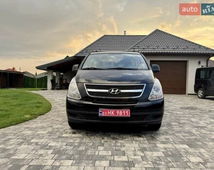 Черный Хендай H-1, объемом двигателя 2.5 л и пробегом 239 тыс. км за 12450 $, фото 2 на Automoto.ua