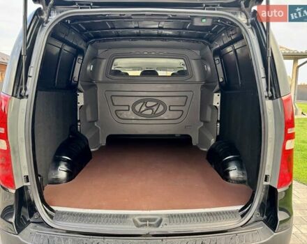 Черный Хендай H-1, объемом двигателя 2.5 л и пробегом 239 тыс. км за 12450 $, фото 37 на Automoto.ua