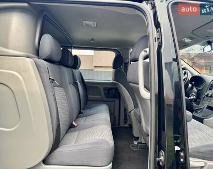 Черный Хендай H-1, объемом двигателя 2.5 л и пробегом 239 тыс. км за 12700 $, фото 33 на Automoto.ua