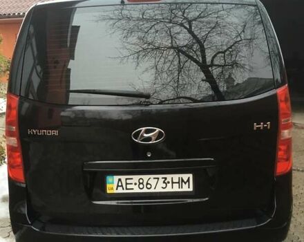 Черный Хендай H-1, объемом двигателя 2.5 л и пробегом 300 тыс. км за 12000 $, фото 1 на Automoto.ua