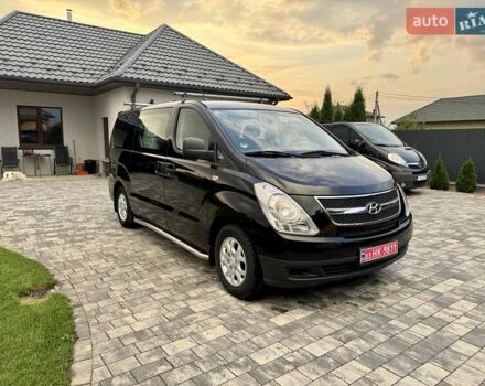 Черный Хендай H-1, объемом двигателя 2.5 л и пробегом 239 тыс. км за 12450 $, фото 4 на Automoto.ua