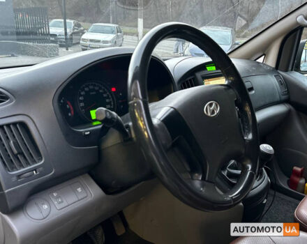 Черный Хендай H-1, объемом двигателя 2.5 л и пробегом 312 тыс. км за 11000 $, фото 7 на Automoto.ua