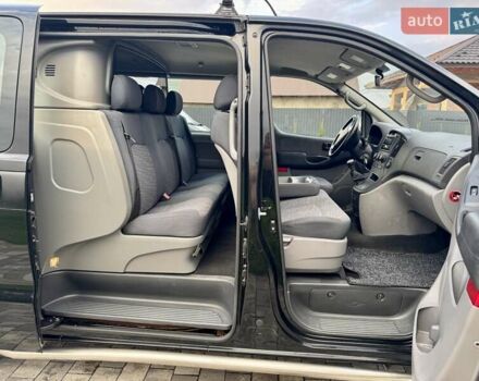 Черный Хендай H-1, объемом двигателя 2.5 л и пробегом 239 тыс. км за 12450 $, фото 31 на Automoto.ua