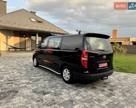 Черный Хендай H-1, объемом двигателя 2.5 л и пробегом 239 тыс. км за 12700 $, фото 10 на Automoto.ua