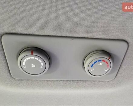 Черный Хендай H-1, объемом двигателя 2.5 л и пробегом 269 тыс. км за 11000 $, фото 17 на Automoto.ua