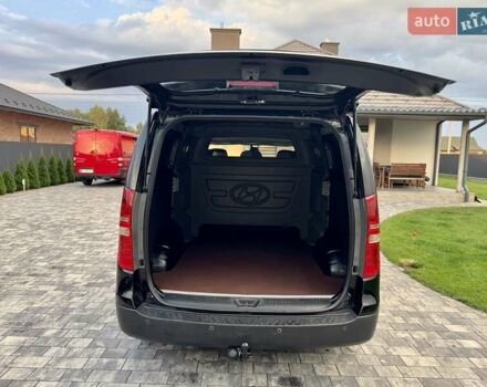 Черный Хендай H-1, объемом двигателя 2.5 л и пробегом 239 тыс. км за 12700 $, фото 36 на Automoto.ua