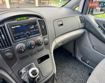 Черный Хендай H-1, объемом двигателя 2.5 л и пробегом 239 тыс. км за 12450 $, фото 21 на Automoto.ua