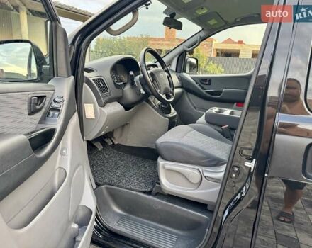 Черный Хендай H-1, объемом двигателя 2.5 л и пробегом 239 тыс. км за 12700 $, фото 13 на Automoto.ua