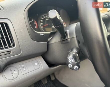 Черный Хендай H-1, объемом двигателя 2.5 л и пробегом 239 тыс. км за 12450 $, фото 29 на Automoto.ua