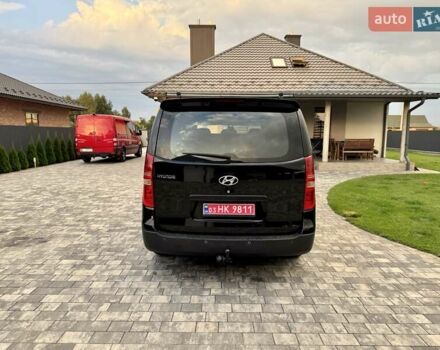 Черный Хендай H-1, объемом двигателя 2.5 л и пробегом 239 тыс. км за 12700 $, фото 9 на Automoto.ua