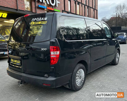 Черный Хендай H-1, объемом двигателя 2.5 л и пробегом 312 тыс. км за 11000 $, фото 5 на Automoto.ua