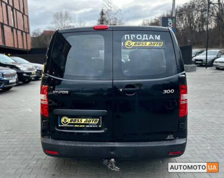 Черный Хендай H-1, объемом двигателя 2.5 л и пробегом 312 тыс. км за 11000 $, фото 4 на Automoto.ua