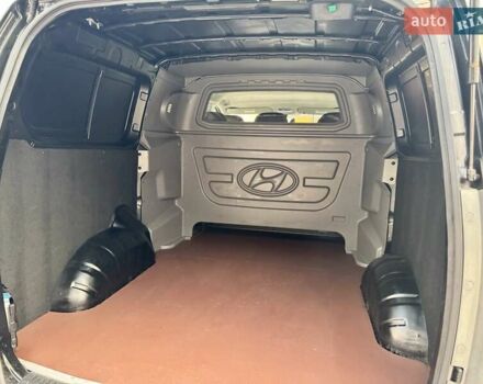 Черный Хендай H-1, объемом двигателя 2.5 л и пробегом 239 тыс. км за 12700 $, фото 39 на Automoto.ua