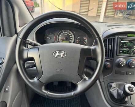 Черный Хендай H-1, объемом двигателя 2.5 л и пробегом 239 тыс. км за 12450 $, фото 17 на Automoto.ua