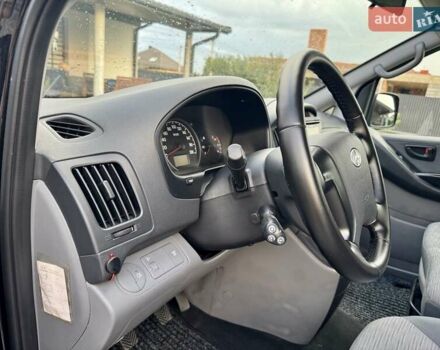 Черный Хендай H-1, объемом двигателя 2.5 л и пробегом 239 тыс. км за 12450 $, фото 16 на Automoto.ua