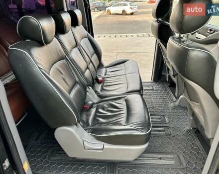 Черный Хендай H-1, объемом двигателя 2.5 л и пробегом 330 тыс. км за 5500 $, фото 7 на Automoto.ua