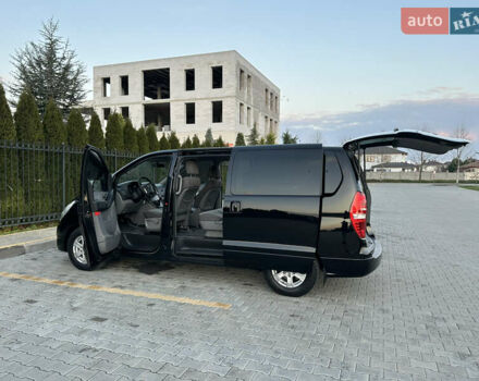 Черный Хендай H-1, объемом двигателя 2.5 л и пробегом 122 тыс. км за 18700 $, фото 49 на Automoto.ua