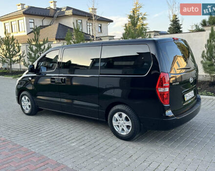 Черный Хендай H-1, объемом двигателя 2.5 л и пробегом 122 тыс. км за 18700 $, фото 4 на Automoto.ua