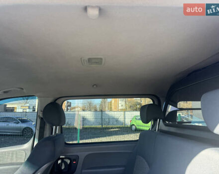 Черный Хендай H-1, объемом двигателя 2.5 л и пробегом 295 тыс. км за 15500 $, фото 5 на Automoto.ua