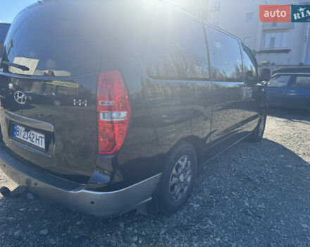 Черный Хендай H-1, объемом двигателя 2.5 л и пробегом 295 тыс. км за 15500 $, фото 2 на Automoto.ua