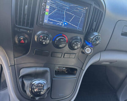 Черный Хендай H-1, объемом двигателя 2.5 л и пробегом 295 тыс. км за 15500 $, фото 9 на Automoto.ua