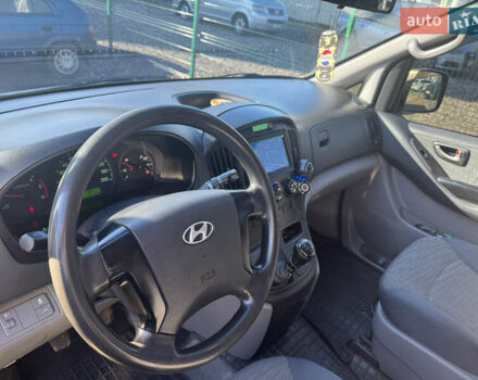 Черный Хендай H-1, объемом двигателя 2.5 л и пробегом 295 тыс. км за 15500 $, фото 11 на Automoto.ua