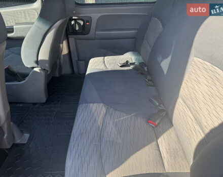 Черный Хендай H-1, объемом двигателя 2.5 л и пробегом 295 тыс. км за 15500 $, фото 6 на Automoto.ua