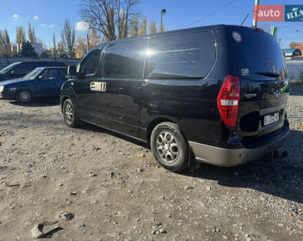 Черный Хендай H-1, объемом двигателя 2.5 л и пробегом 295 тыс. км за 15500 $, фото 3 на Automoto.ua