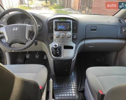 Чорний Хендай H-1, об'ємом двигуна 2.5 л та пробігом 59 тис. км за 16900 $, фото 13 на Automoto.ua