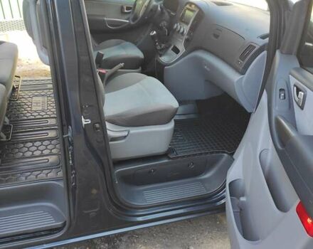 Чорний Хендай H-1, об'ємом двигуна 2.5 л та пробігом 59 тис. км за 16900 $, фото 11 на Automoto.ua