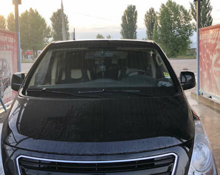 Черный Хендай H-1, объемом двигателя 2.5 л и пробегом 240 тыс. км за 16800 $, фото 2 на Automoto.ua