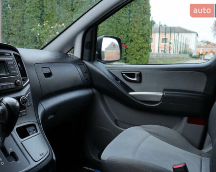 Черный Хендай H-1, объемом двигателя 2.5 л и пробегом 239 тыс. км за 17599 $, фото 137 на Automoto.ua