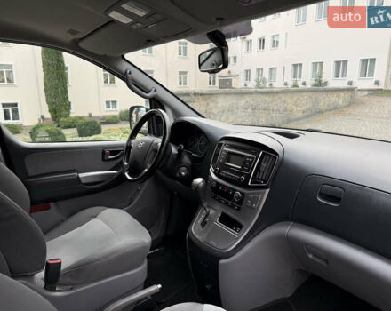 Черный Хендай H-1, объемом двигателя 2.5 л и пробегом 239 тыс. км за 17599 $, фото 91 на Automoto.ua