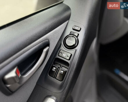 Черный Хендай H-1, объемом двигателя 2.5 л и пробегом 239 тыс. км за 17599 $, фото 75 на Automoto.ua