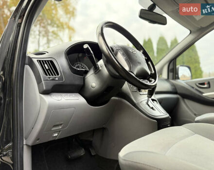 Черный Хендай H-1, объемом двигателя 2.5 л и пробегом 239 тыс. км за 17599 $, фото 84 на Automoto.ua