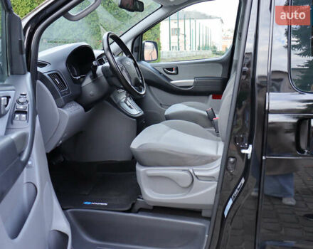 Черный Хендай H-1, объемом двигателя 2.5 л и пробегом 239 тыс. км за 17599 $, фото 22 на Automoto.ua