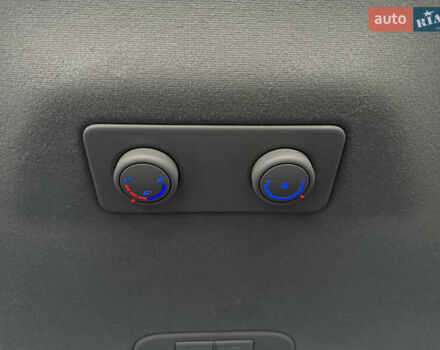 Черный Хендай H-1, объемом двигателя 2.5 л и пробегом 239 тыс. км за 17599 $, фото 121 на Automoto.ua