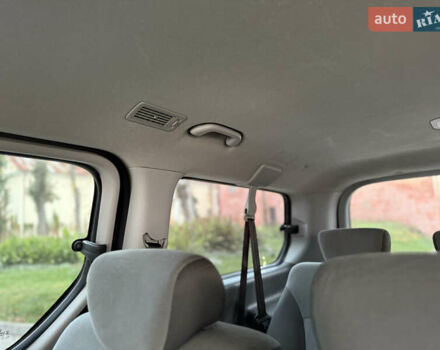 Черный Хендай H-1, объемом двигателя 2.5 л и пробегом 239 тыс. км за 17599 $, фото 109 на Automoto.ua