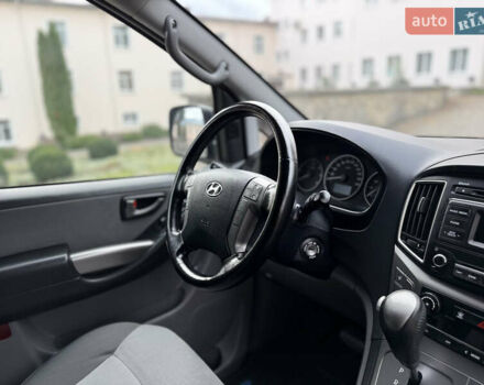 Черный Хендай H-1, объемом двигателя 2.5 л и пробегом 238 тыс. км за 17999 $, фото 88 на Automoto.ua