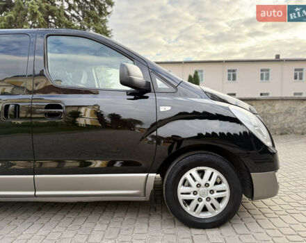 Черный Хендай H-1, объемом двигателя 2.5 л и пробегом 239 тыс. км за 17599 $, фото 42 на Automoto.ua