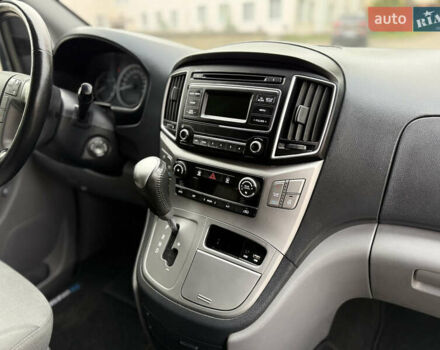 Черный Хендай H-1, объемом двигателя 2.5 л и пробегом 239 тыс. км за 17599 $, фото 93 на Automoto.ua