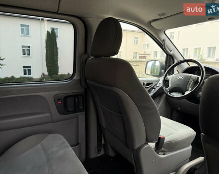 Черный Хендай H-1, объемом двигателя 2.5 л и пробегом 239 тыс. км за 17599 $, фото 113 на Automoto.ua