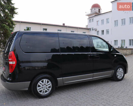 Черный Хендай H-1, объемом двигателя 2.5 л и пробегом 239 тыс. км за 17599 $, фото 12 на Automoto.ua