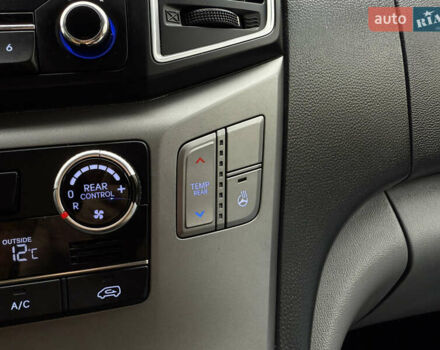 Черный Хендай H-1, объемом двигателя 2.5 л и пробегом 239 тыс. км за 17599 $, фото 116 на Automoto.ua