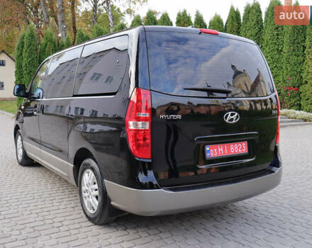 Черный Хендай H-1, объемом двигателя 2.5 л и пробегом 239 тыс. км за 17599 $, фото 6 на Automoto.ua